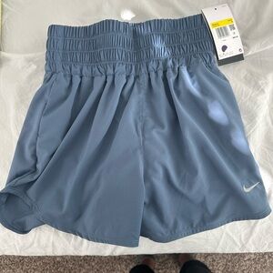 Women’s Nike dri fit high rise shirt size small